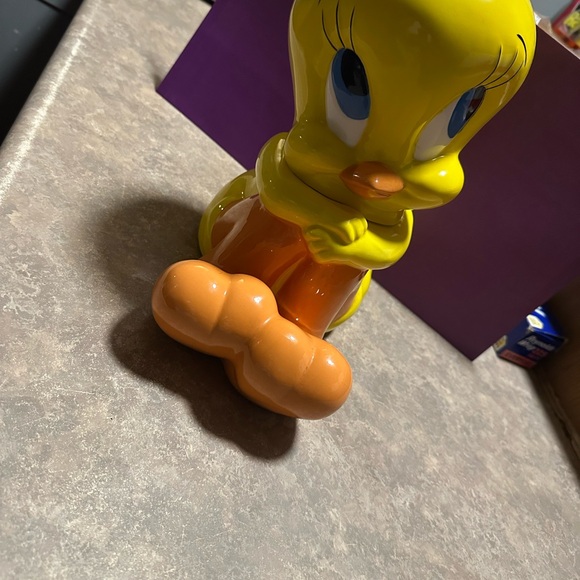 Warner Bros. Tweety Bird Yellow Cookie Jar - Picture 6 of 7